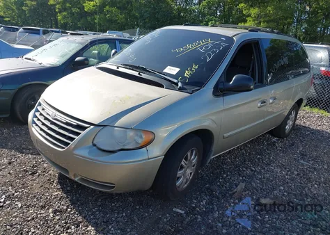 2005 Chrysler Town & Country Touring from USA, damaged, VIN 2C8GP54LX5R429377